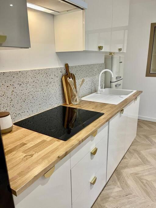 Апартаменты Le Rive Droite - Gare Centre - Wifi - Terrasse - Face Remparts Авиньон Экстерьер фото