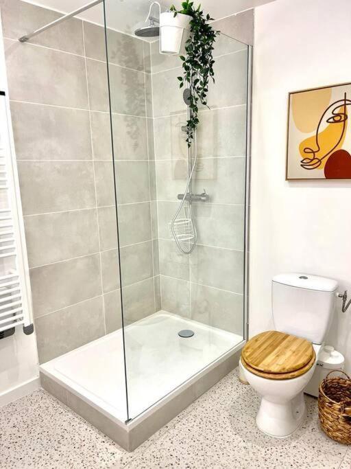 Апартаменты Le Rive Droite - Gare Centre - Wifi - Terrasse - Face Remparts Авиньон Экстерьер фото