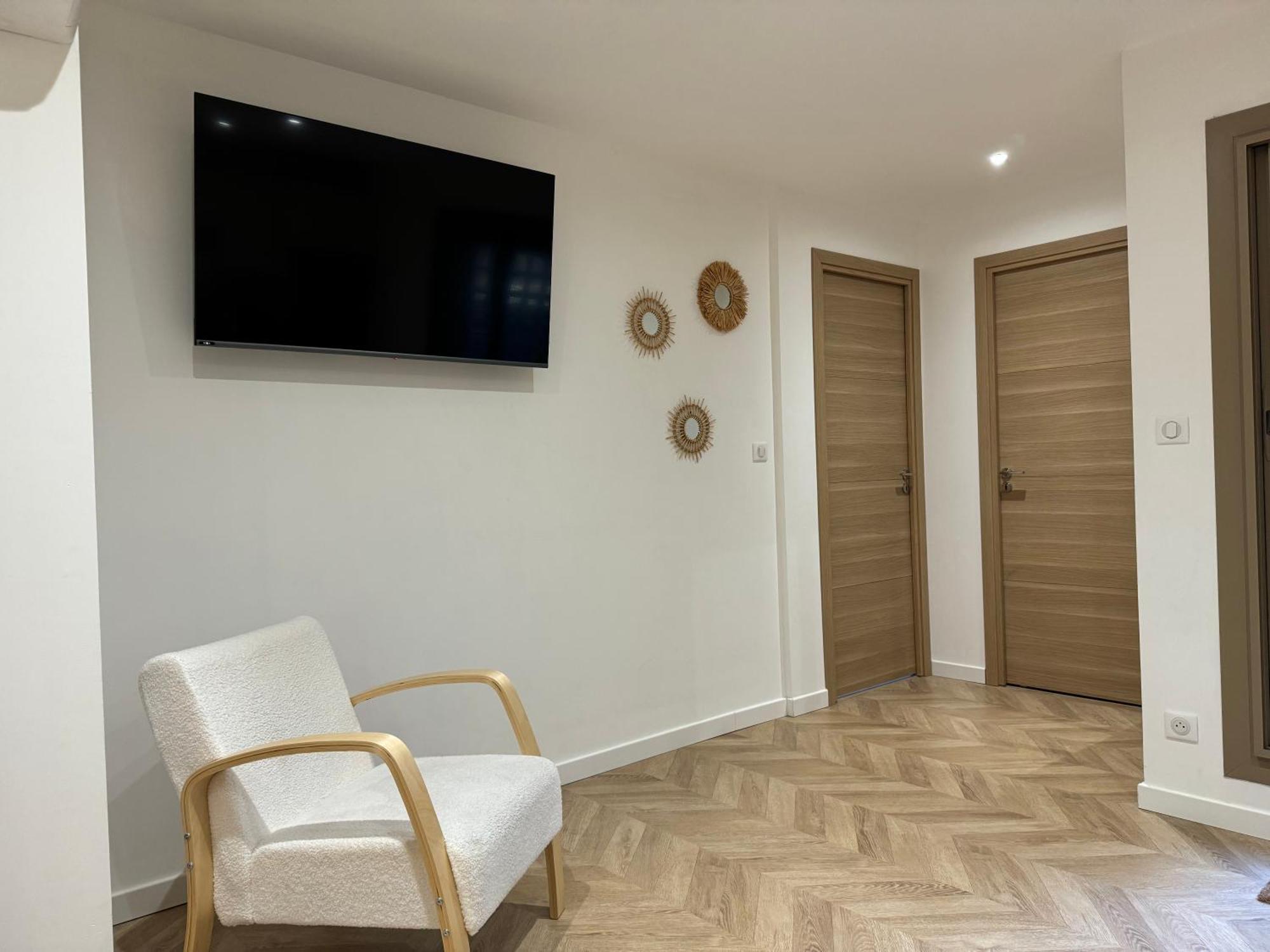 Апартаменты Le Rive Droite - Gare Centre - Wifi - Terrasse - Face Remparts Авиньон Экстерьер фото