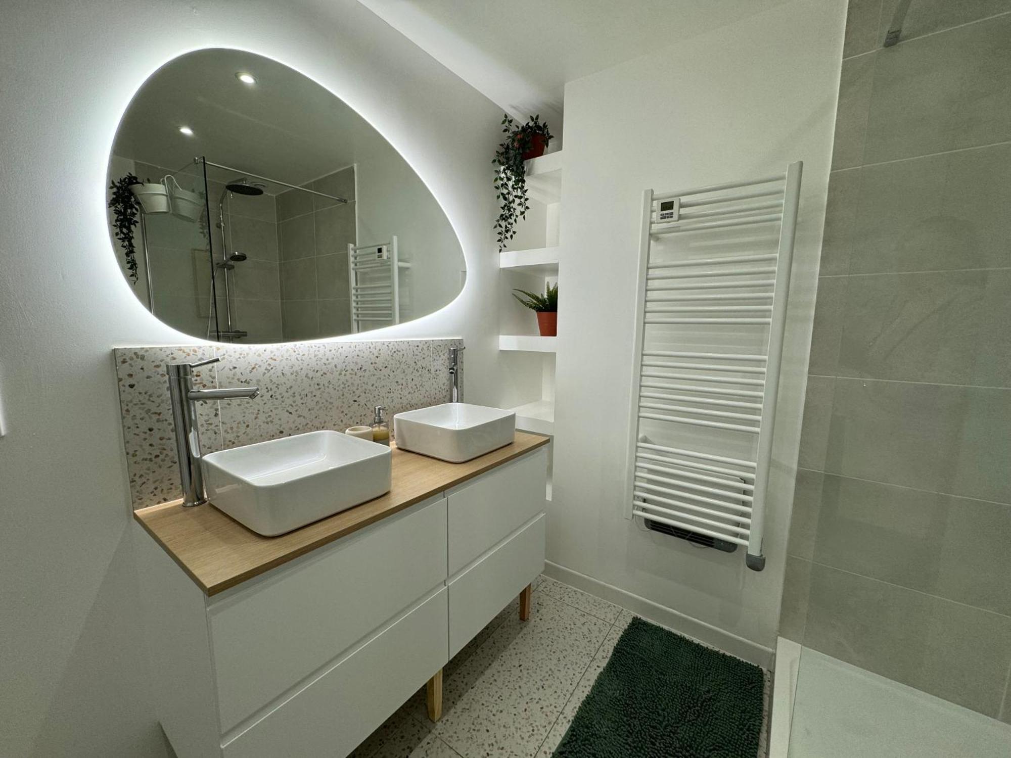 Апартаменты Le Rive Droite - Gare Centre - Wifi - Terrasse - Face Remparts Авиньон Экстерьер фото